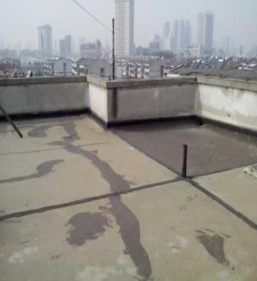 马龙漏水维修 楼顶漏水是什么原因，楼顶漏水维修方法是什么?