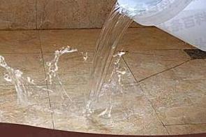 马龙漏水维修 免砸砖防水材料该如何施工